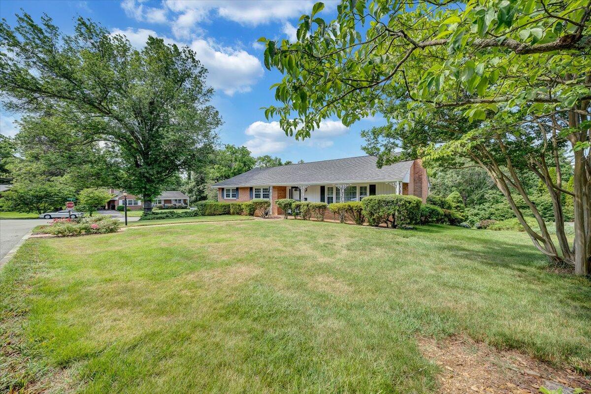 3123 Harmony Road Roanoke, VA 24018 - Photo 2 of 39 Superbly cared for home