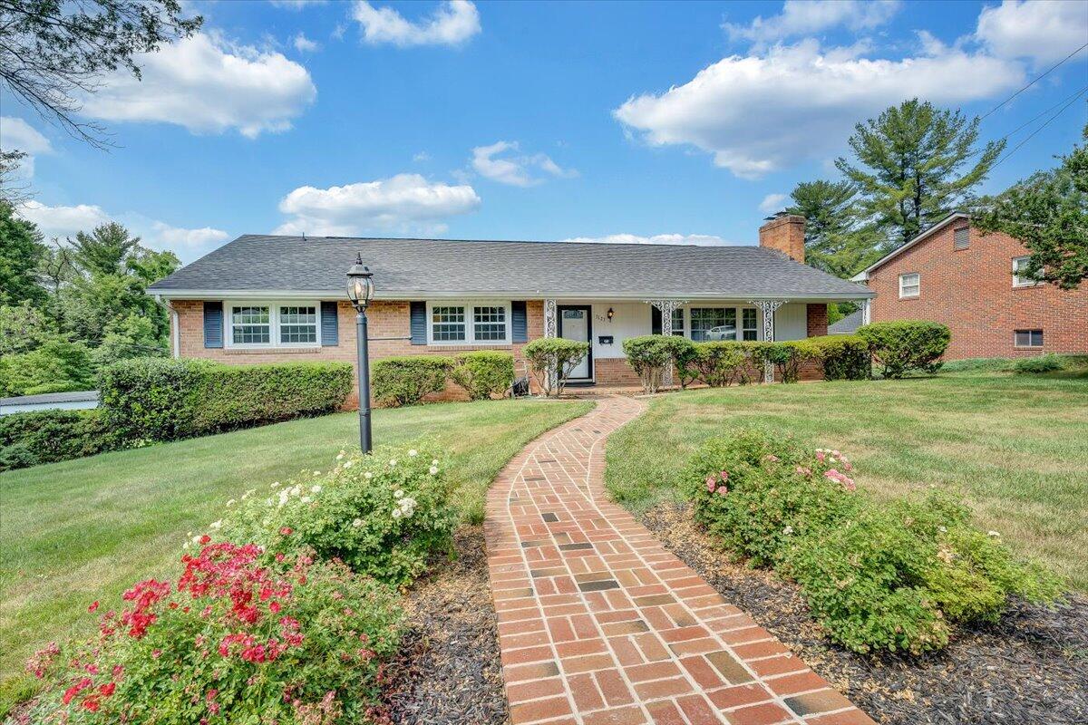 3123 Harmony Road Roanoke, VA 24018 - Photo 4 of 39 Brick ranch