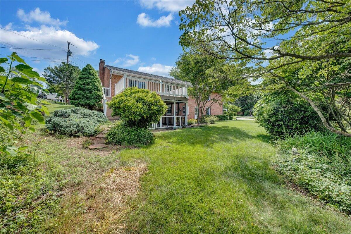 3123 Harmony Road Roanoke, VA 24018 - Photo 9 of 39 Beautifully landscaped lot