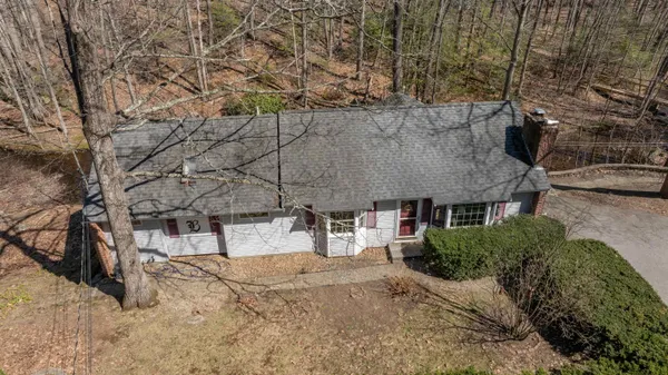 $899,900 | 226 Amesbury Road, Kensington, NH 03833