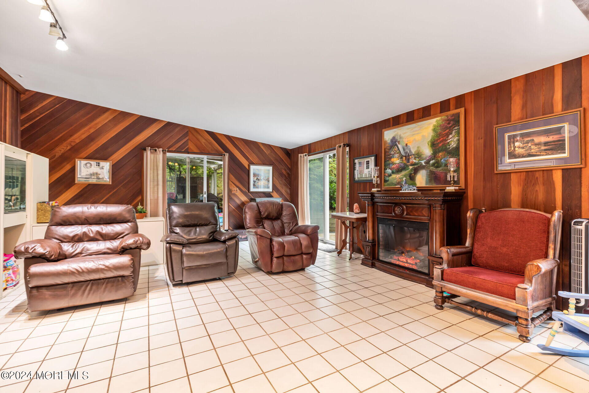 148 Van Brackle Road Aberdeen, NJ 07747 - Photo 15 of 37 014-1920x1280-photo