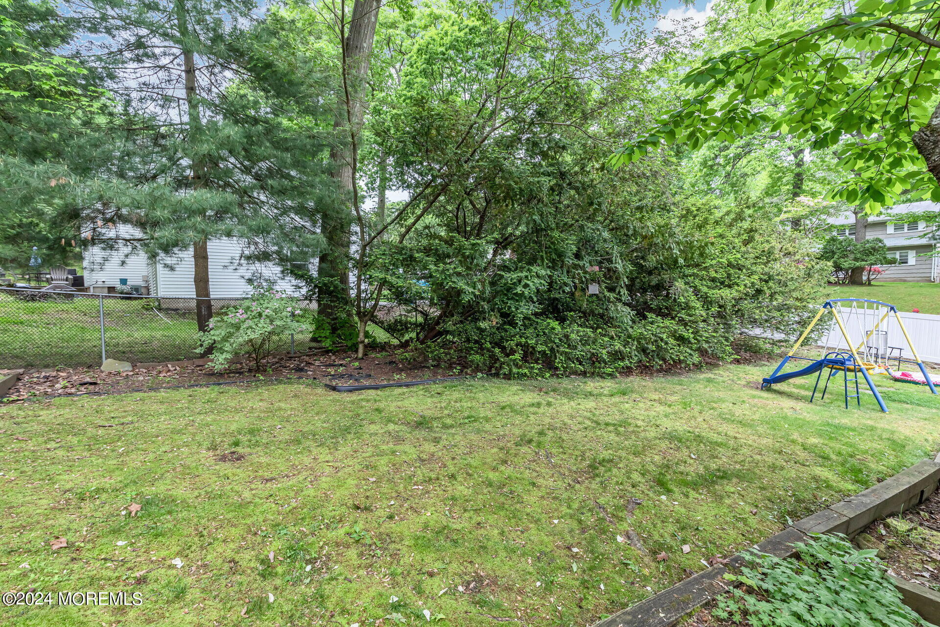 148 Van Brackle Road Aberdeen, NJ 07747 - Photo 31 of 37 032-1920x1280-photo