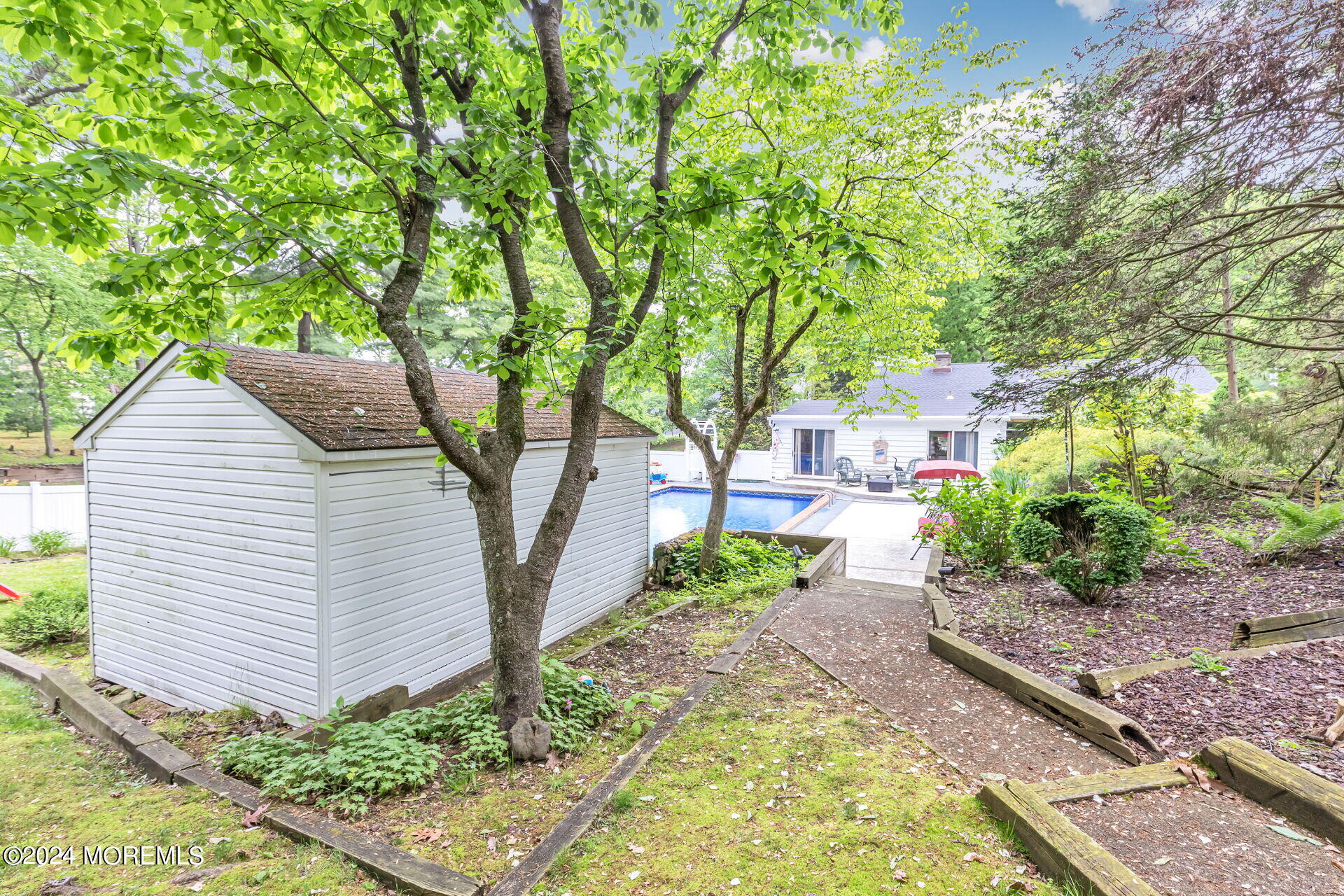 148 Van Brackle Road Aberdeen, NJ 07747 - Photo 33 of 37 035-1920x1280-photo