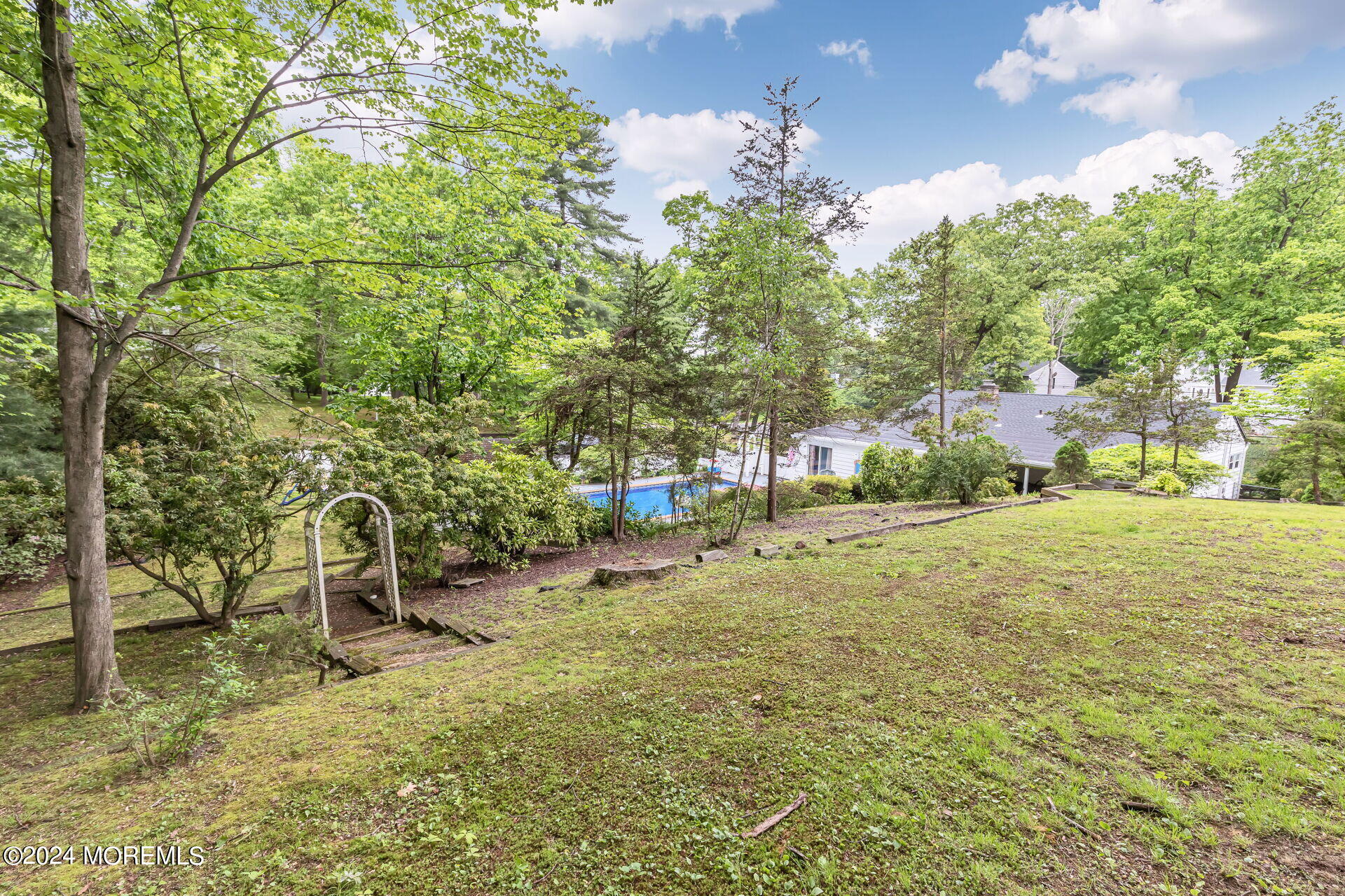 148 Van Brackle Road Aberdeen, NJ 07747 - Photo 34 of 37 037-1920x1280-photo