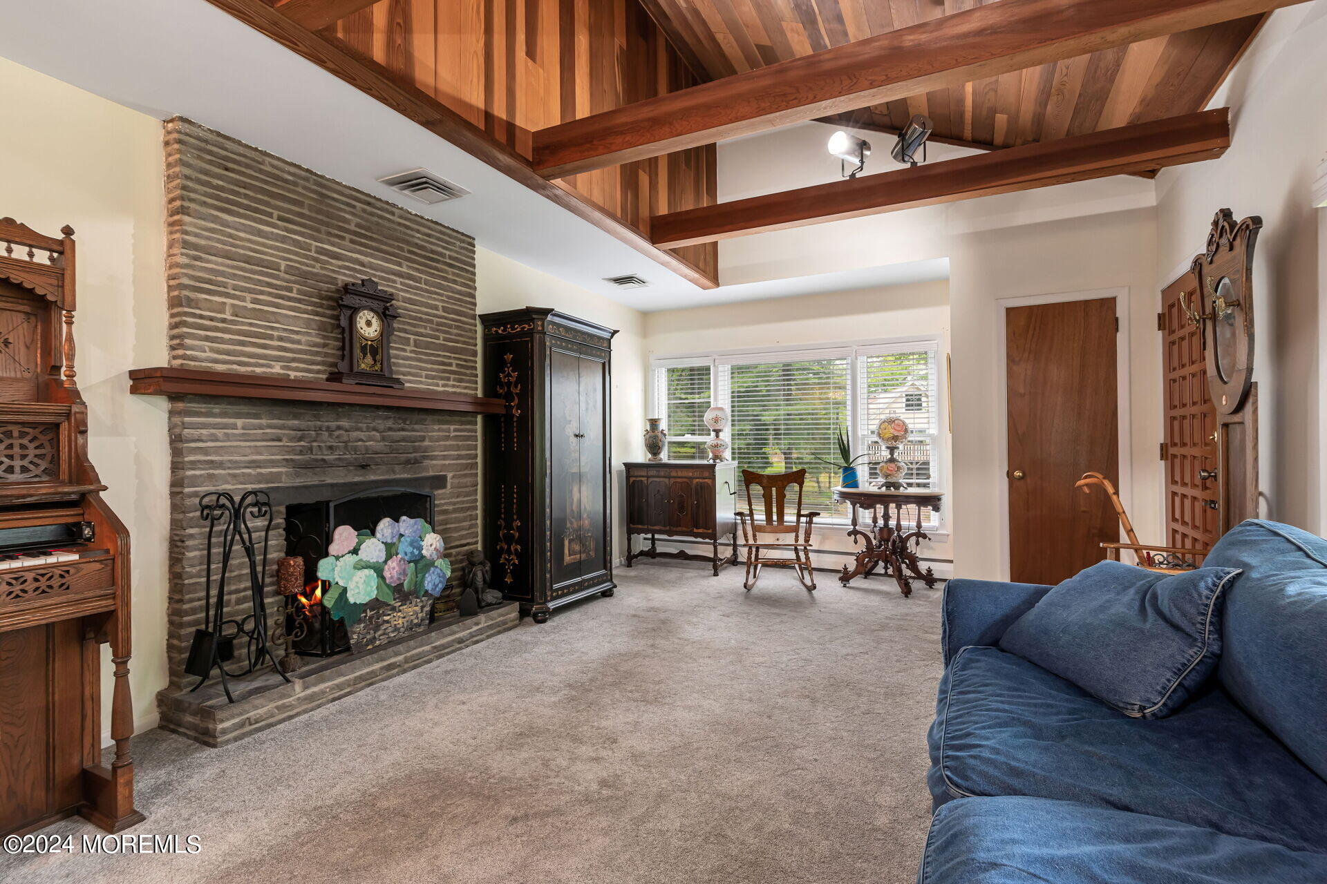 148 Van Brackle Road Aberdeen, NJ 07747 - Photo 6 of 37 005-1920x1280-photo