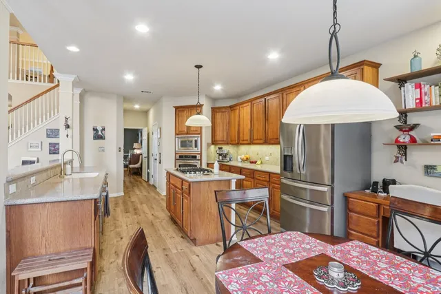 a large kitchen with kitchen island a large island in it