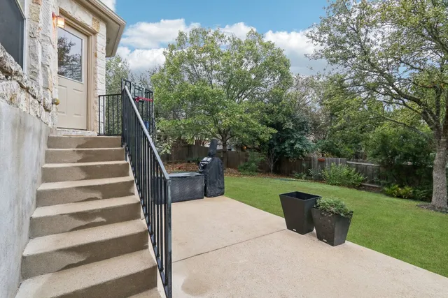 $947,000 | 7124 Via Dono Drive, Austin, TX 78749