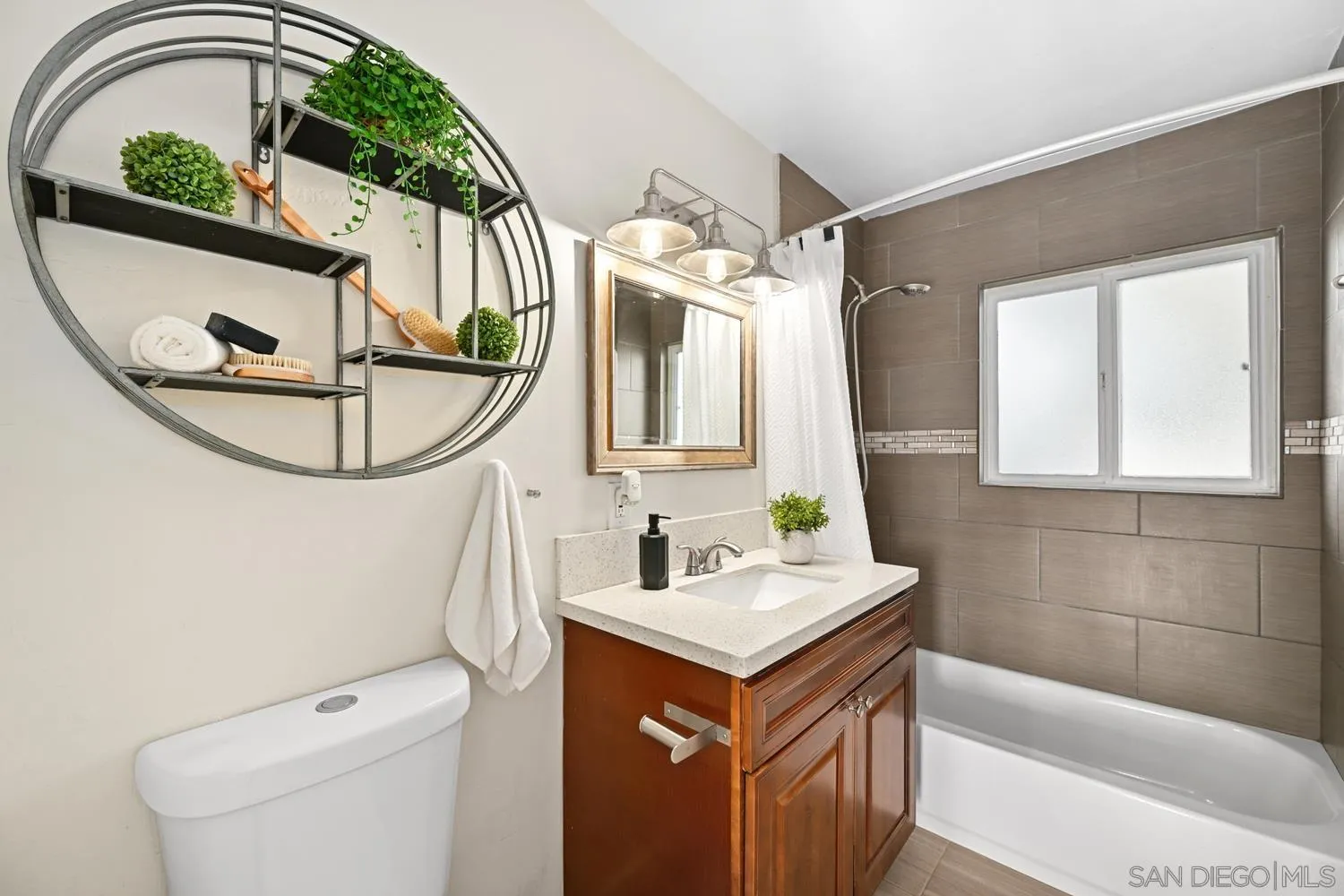 6371 Celia Vista Drive San Diego, CA 92115 - Photo 13 of 28