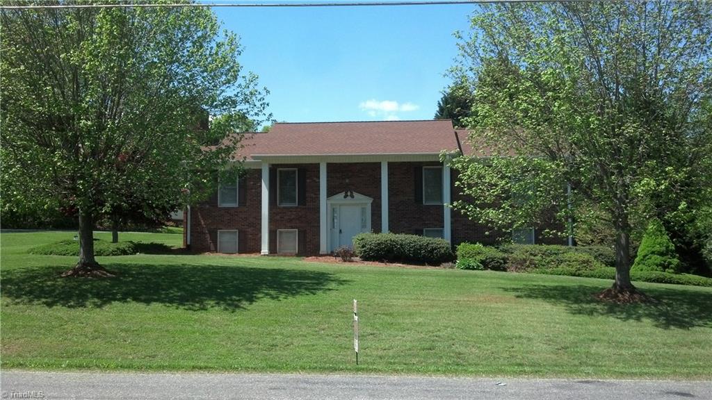 421 Golf Course Road Pilot Mountain, NC 27041 - Photo 3 of 25 Gallery Image 3