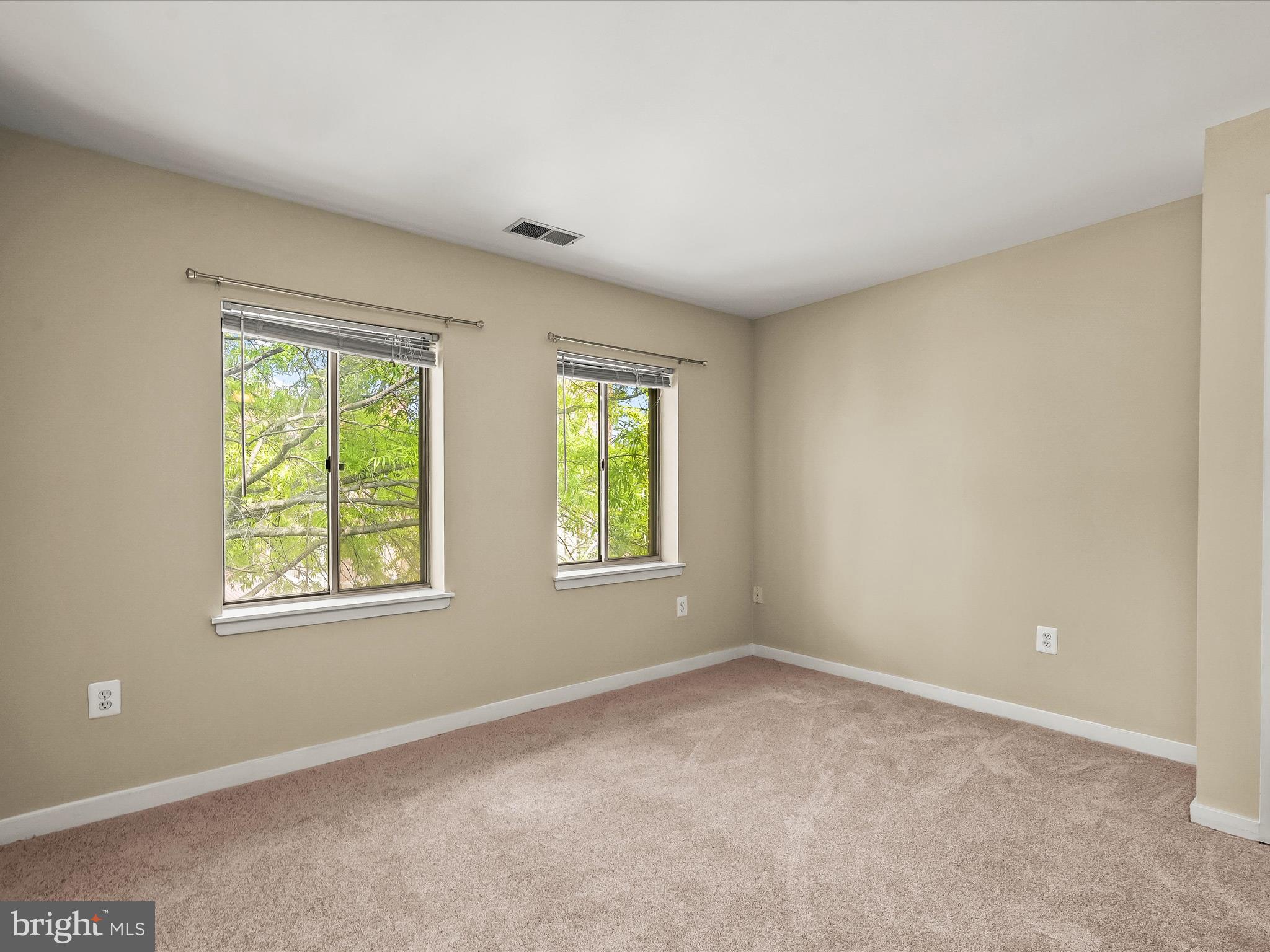 407 South Sharp Street, Unit R 6 Baltimore, MD 21201 - Photo 11 of 20 an empty room with windows