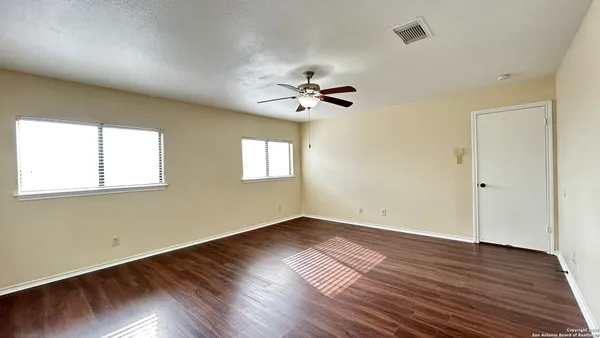 $1,575 | 8018 Chestnut Gate Lane, Converse, TX 78109