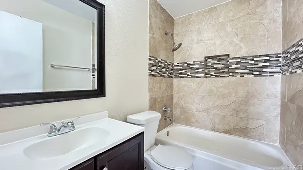 $1,575 | 8018 Chestnut Gate Lane, Converse, TX 78109