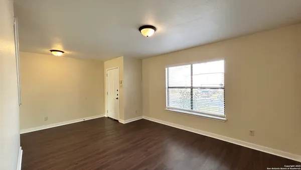 $1,575 | 8018 Chestnut Gate Lane, Converse, TX 78109