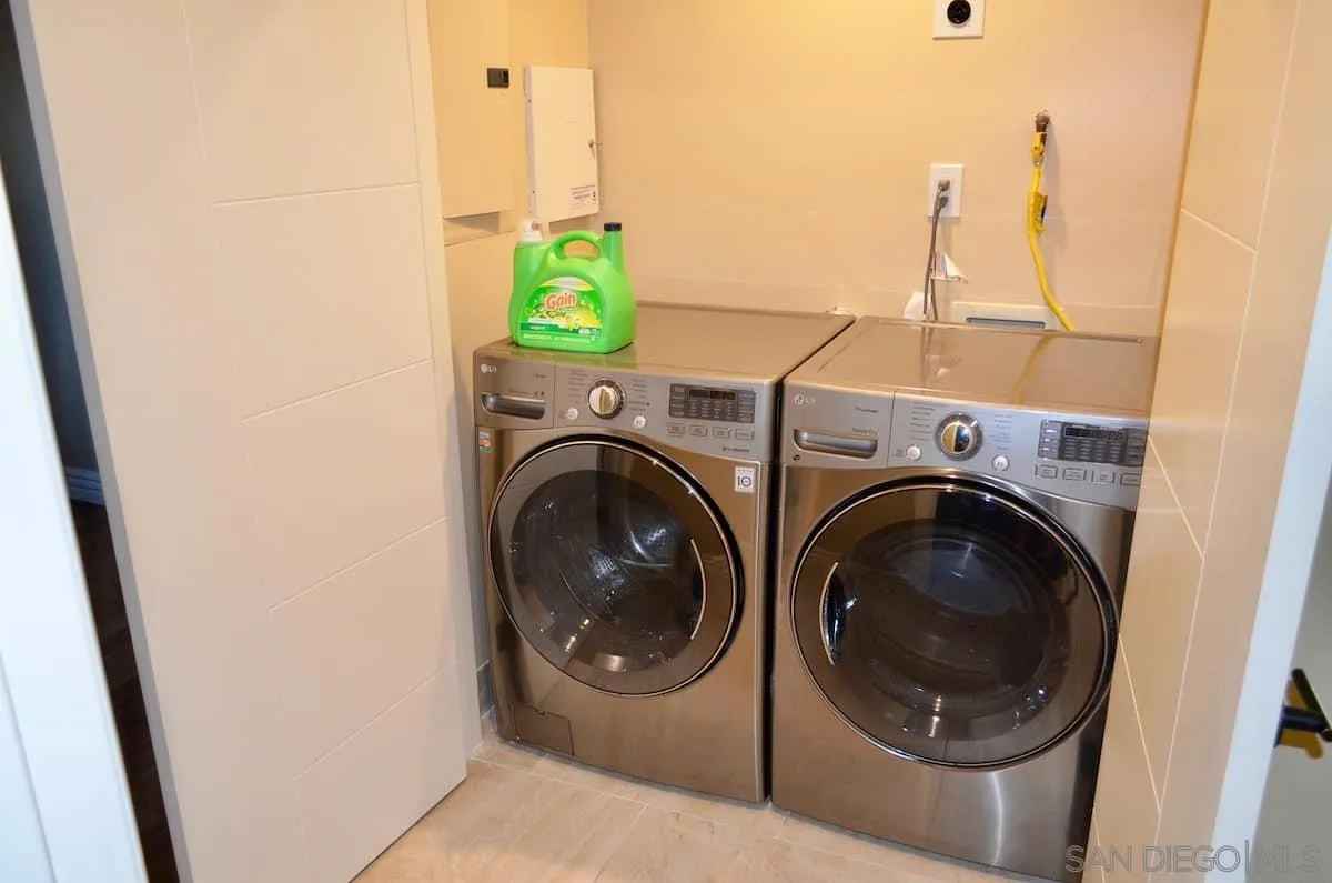 1235 Neptune Avenue Encinitas, CA 92024 - Photo 19 of 32 a utility room with dryer and washer