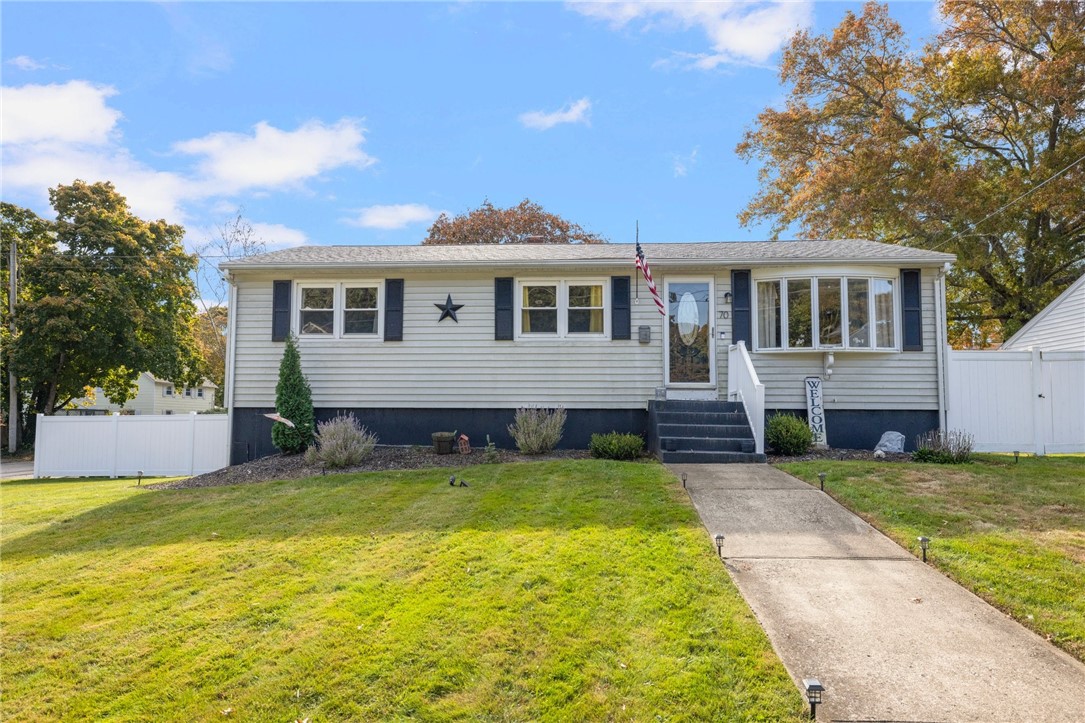 70 Pender Avenue Warwick, RI 02889 - Photo 1 of 27