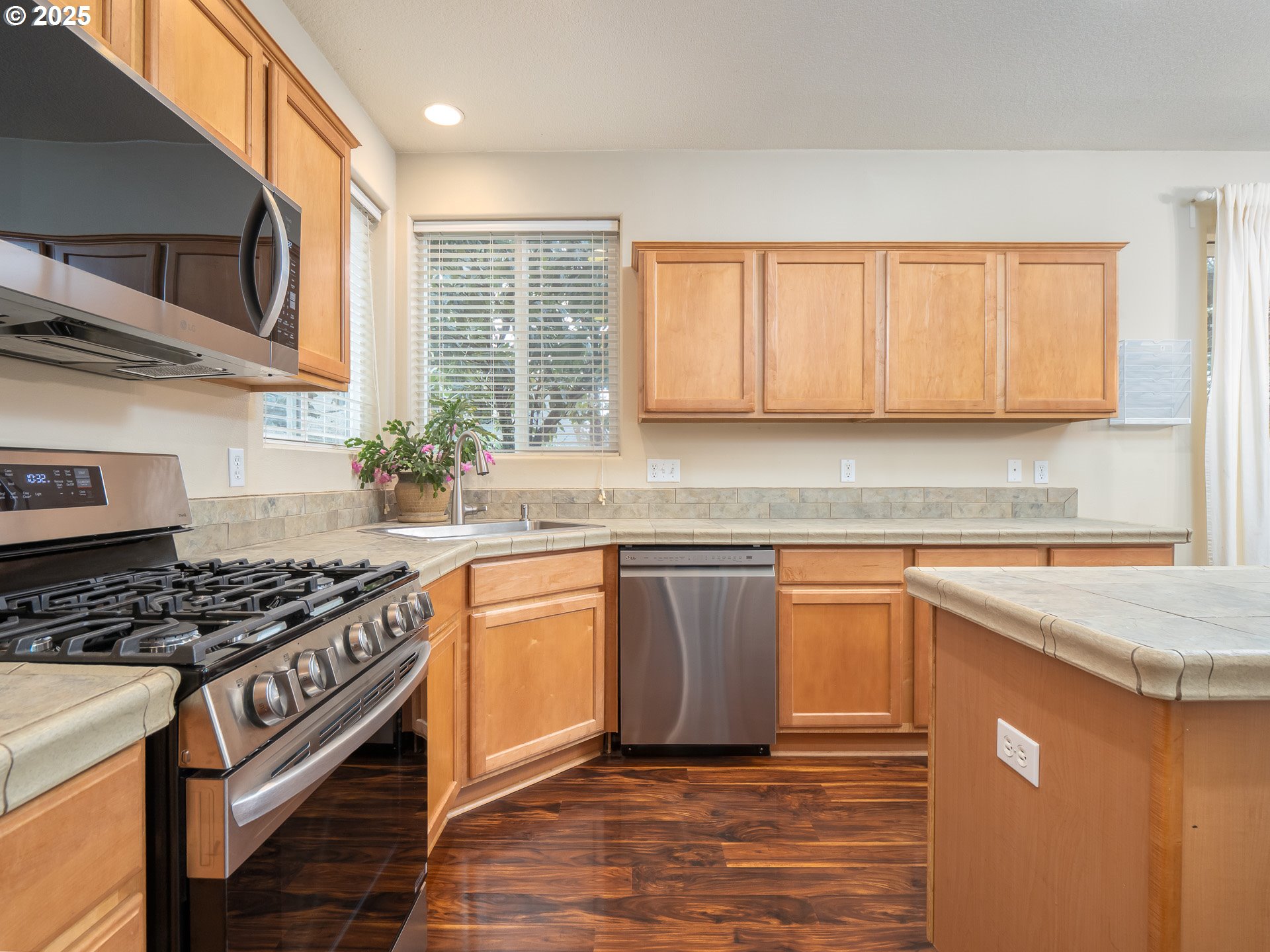 121 Burl Street Newberg, OR 97132 - Photo 12 of 48 a kitchen with stainless steel appliances granite countertop a sink stove and cabinets