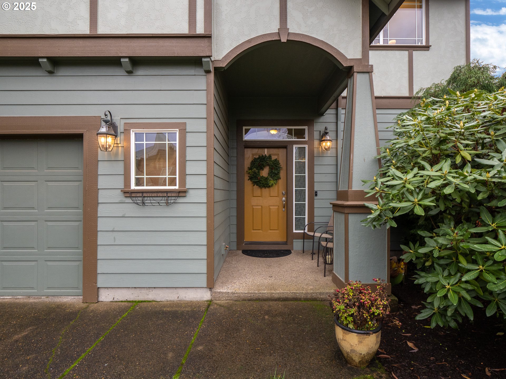 121 Burl Street Newberg, OR 97132 - Photo 2 of 48 a couple of potted plants in front of door