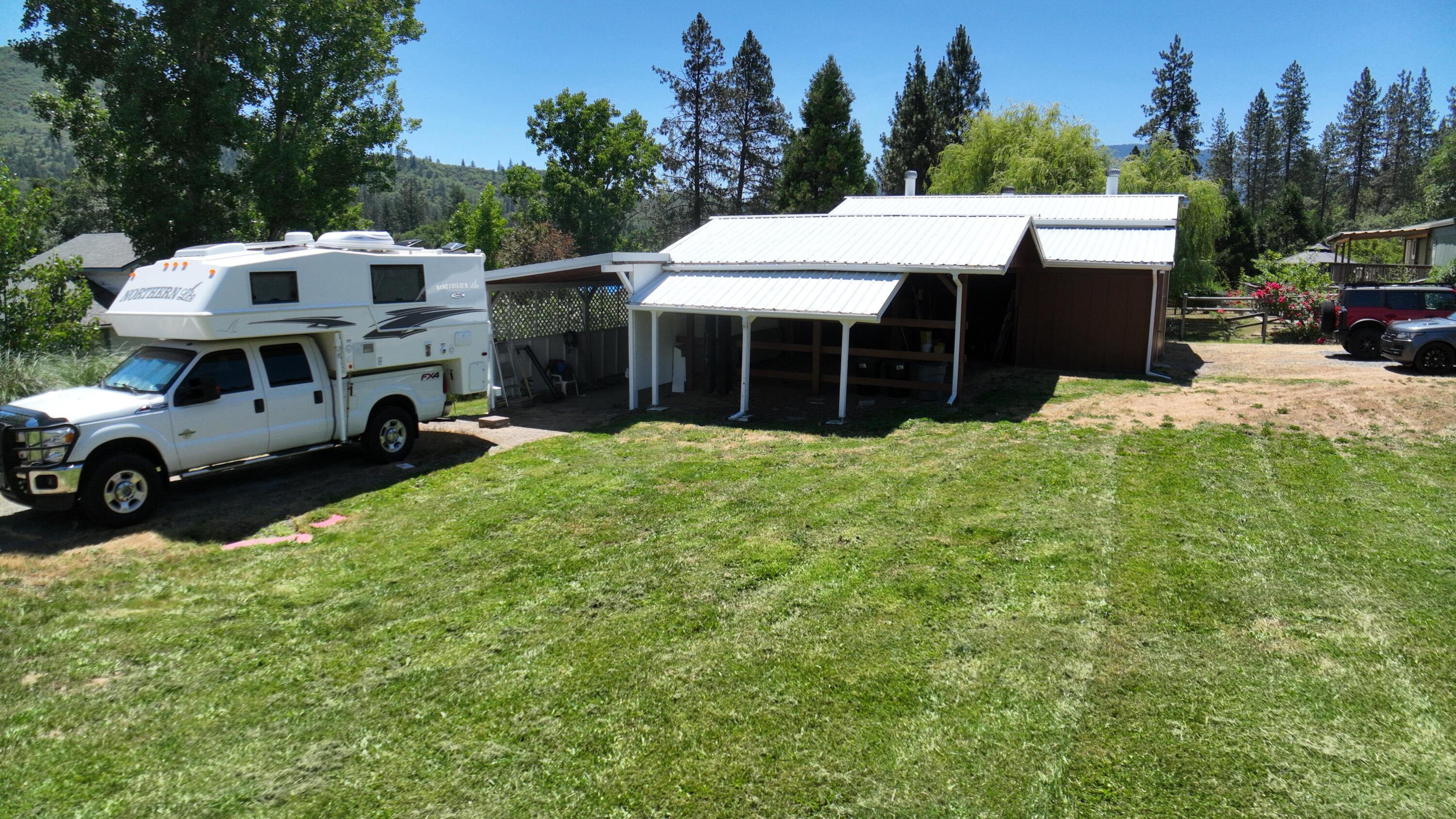391 Homewood Road Grants Pass, OR 97527 - Photo 5 of 53 5