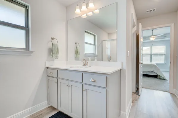a en suite bathroom with a sink and a mirror
