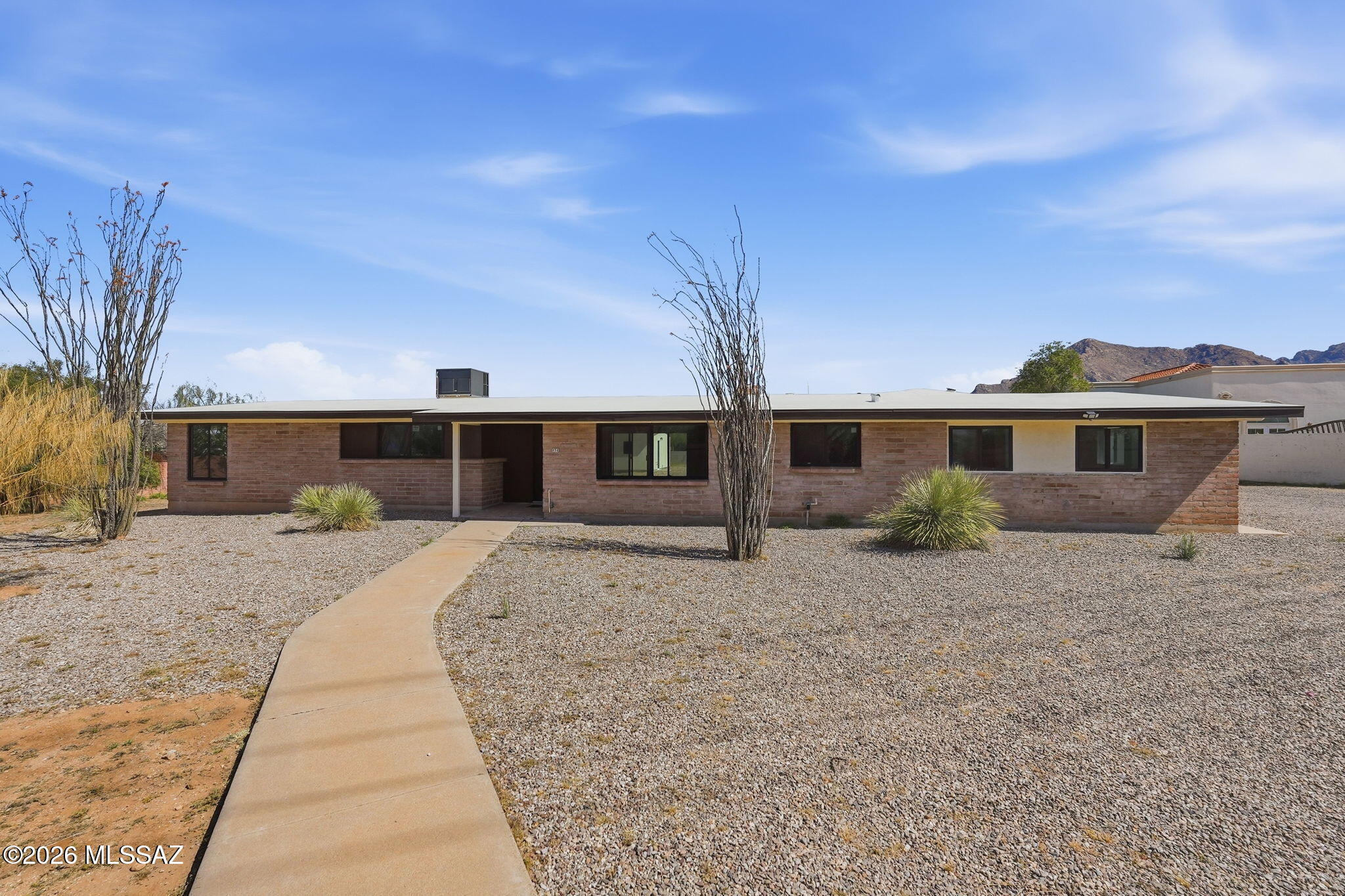 950 West Ina Road Tucson, AZ 85704 - Photo 2 of 54 a front view of a house with a garden