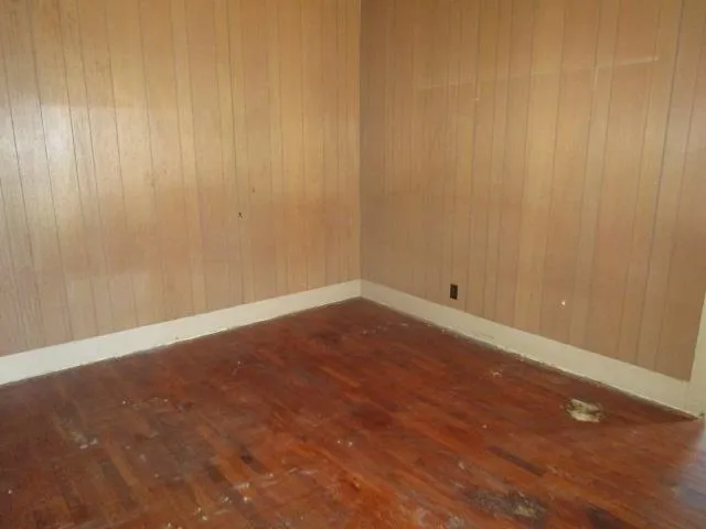 $19,900 | 906 Hopkins Street, Kiowa, KS 67070