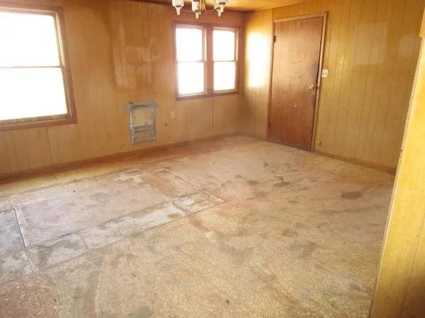 $19,900 | 906 Hopkins Street, Kiowa, KS 67070