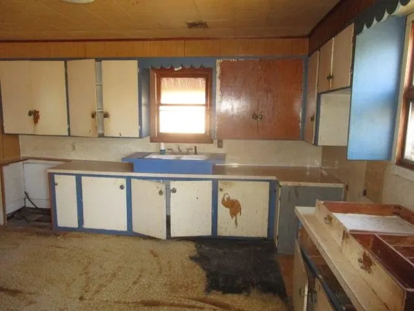 $19,900 | 906 Hopkins Street, Kiowa, KS 67070