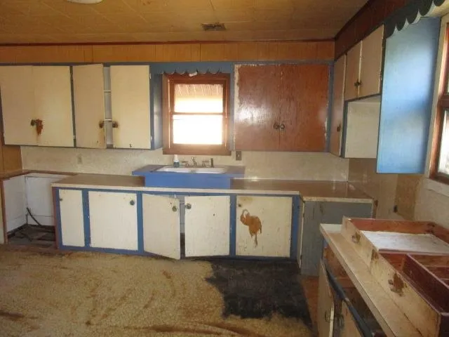 $19,900 | 906 Hopkins Street, Kiowa, KS 67070