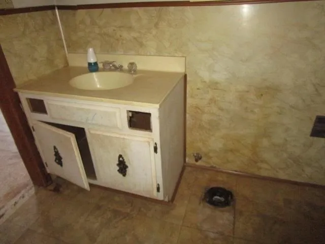 $19,900 | 906 Hopkins Street, Kiowa, KS 67070