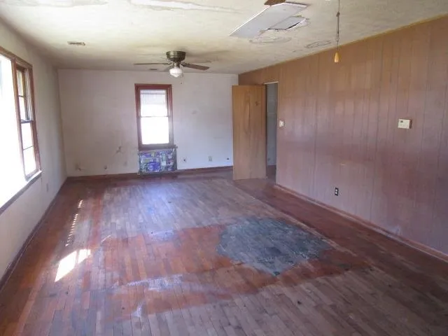 $19,900 | 906 Hopkins Street, Kiowa, KS 67070