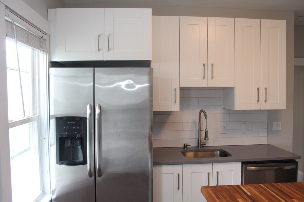 35 Mt Ida Road, Unit 3 Boston, MA 02122 - Photo 2 of 40 Gallery Image 2