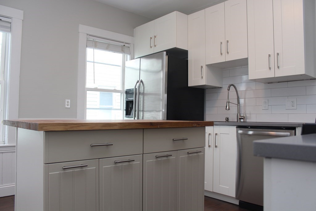 35 Mt Ida Road, Unit 3 Boston, MA 02122 - Photo 3 of 40 Gallery Image 3