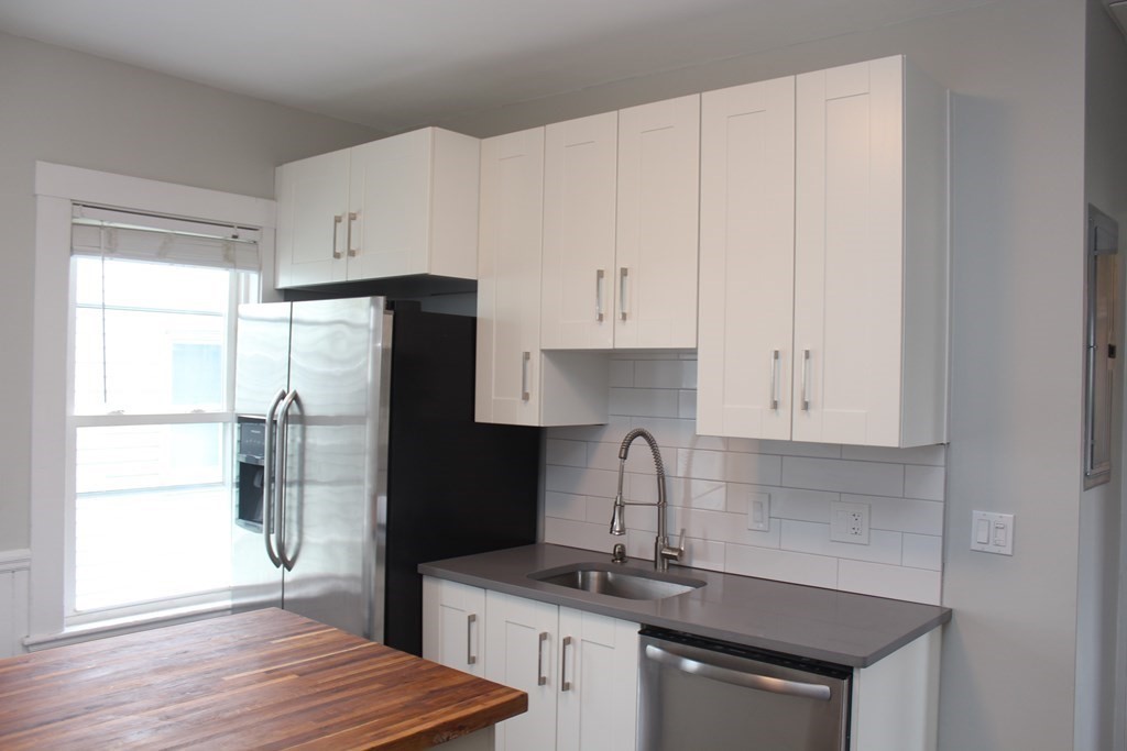 35 Mt Ida Road, Unit 3 Boston, MA 02122 - Photo 4 of 40 Gallery Image 4