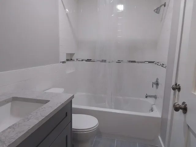 a bath room with a toilet and a bath tub
