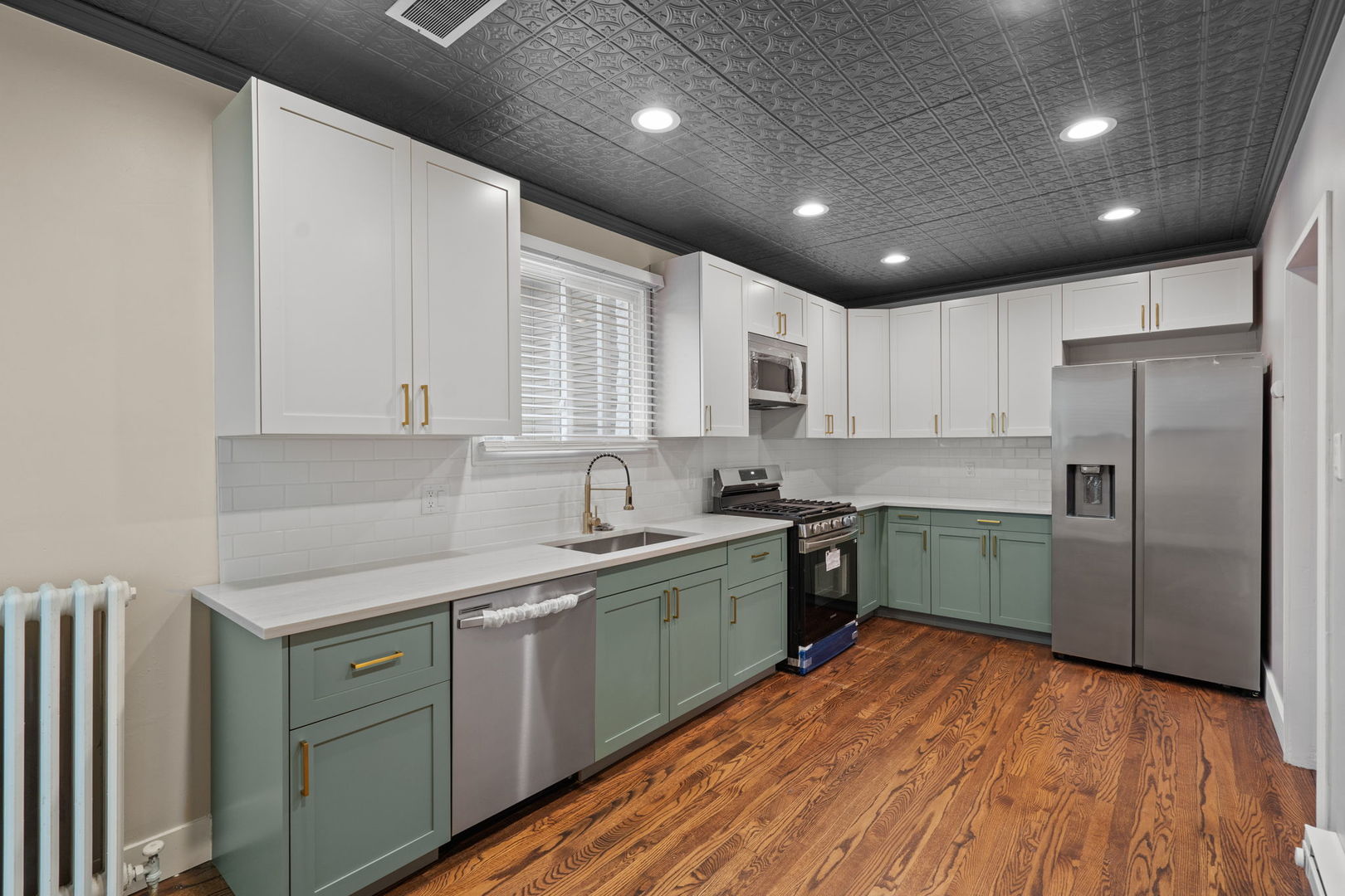 412 West 9th Street Sterling, IL 61081 - Photo 2 of 41