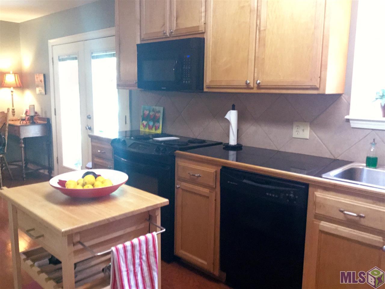 9478 Wesson Street Baton Rouge, LA 70816 - Photo 4 of 10 Kitchen