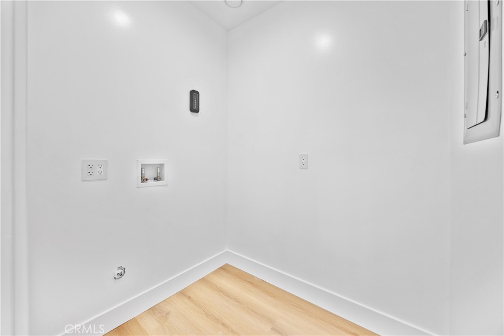 852 Orange Avenue Long Beach, CA 90813 - Photo 21 of 39 a view of a small space