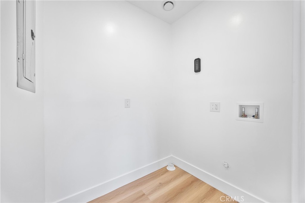 852 Orange Avenue Long Beach, CA 90813 - Photo 35 of 39 a view of a room