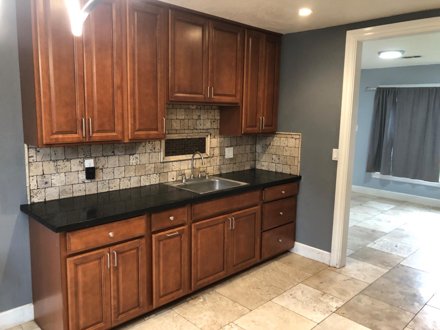 1312 West 24th Street Merced, CA 95340 - Photo 5 of 20