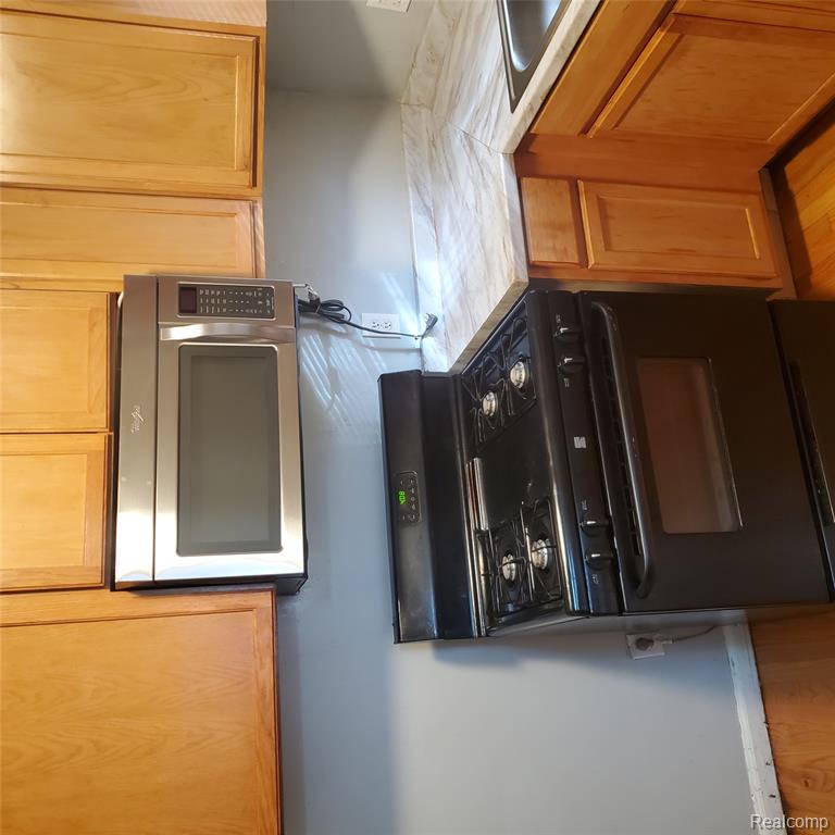 19362 Sunderland Road Detroit, MI 48219 - Photo 3 of 12