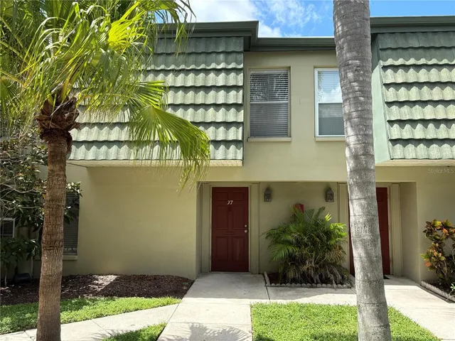 $2,100 | 1799 North Highland Avenue, Unit 37, Clearwater, FL 33755