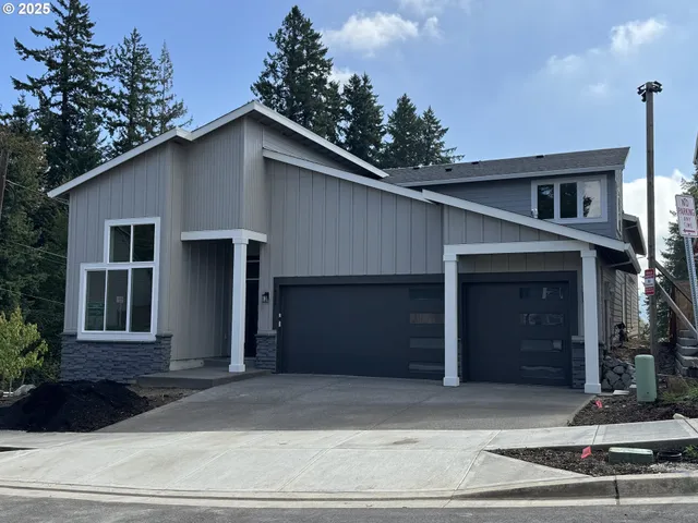 $879,940 | 14198 Southeast Iseli Lane, Clackamas, OR 97015