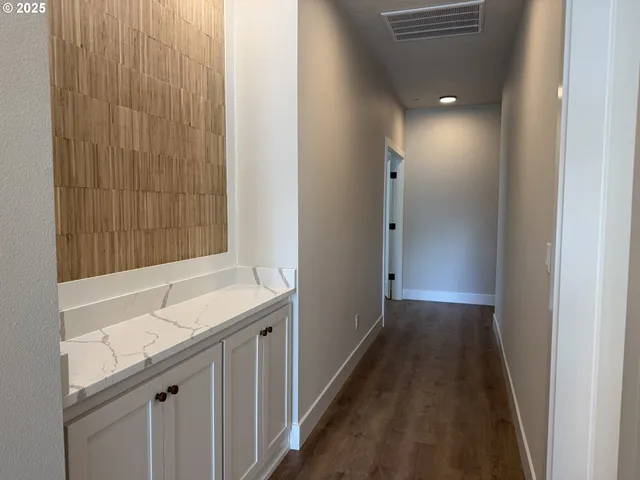 $879,940 | 14198 Southeast Iseli Lane, Clackamas, OR 97015