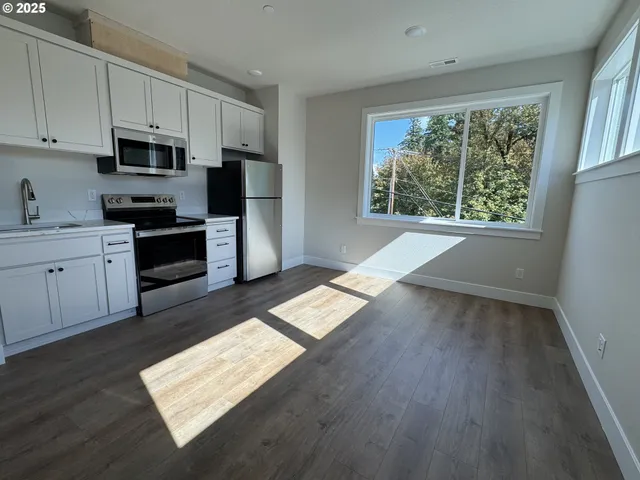 $879,940 | 14198 Southeast Iseli Lane, Clackamas, OR 97015