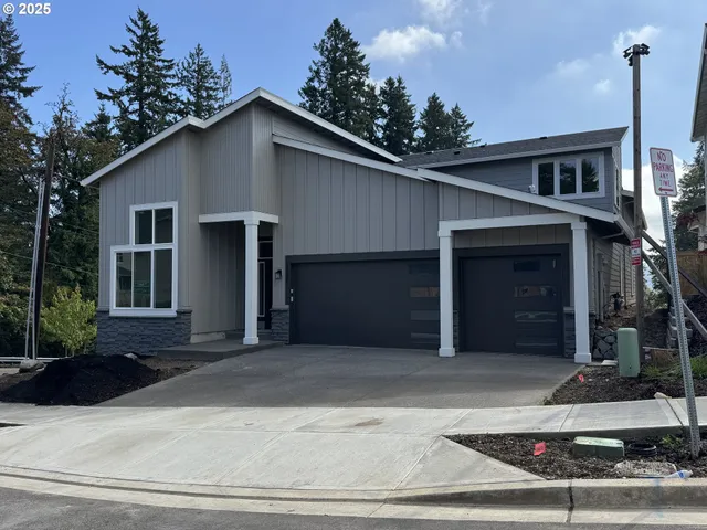 $879,940 | 14198 Southeast Iseli Lane, Clackamas, OR 97015