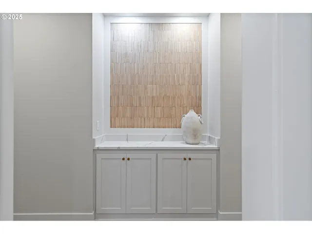 $879,940 | 14198 Southeast Iseli Lane, Clackamas, OR 97015