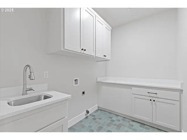 $879,940 | 14198 Southeast Iseli Lane, Clackamas, OR 97015