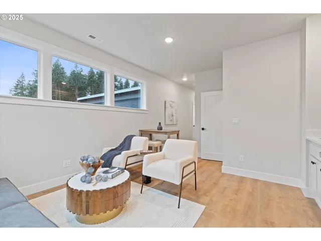 $879,940 | 14198 Southeast Iseli Lane, Clackamas, OR 97015