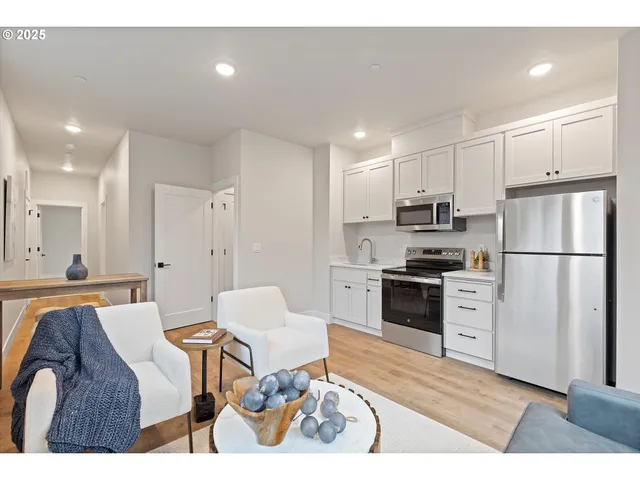 $879,940 | 14198 Southeast Iseli Lane, Clackamas, OR 97015