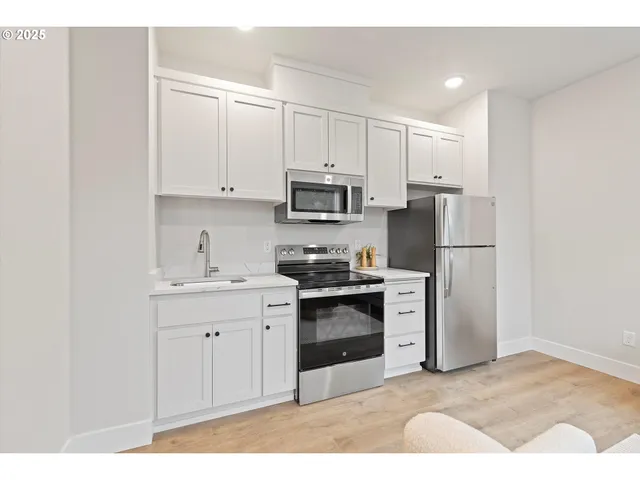 $879,940 | 14198 Southeast Iseli Lane, Clackamas, OR 97015